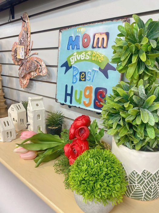 "My Mom Gives The Best Hugs" - Sign